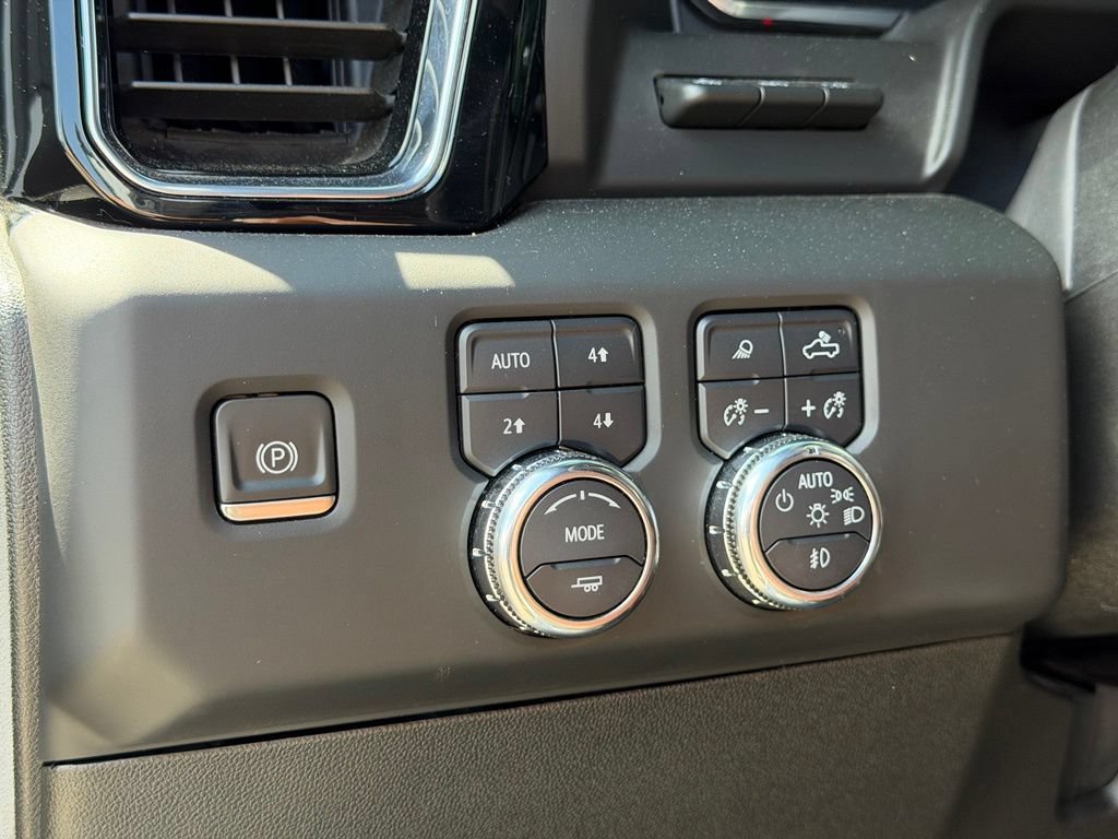 Used 2024 GMC Sierra 3500 Denali Ultimate AWD/4WD image 21