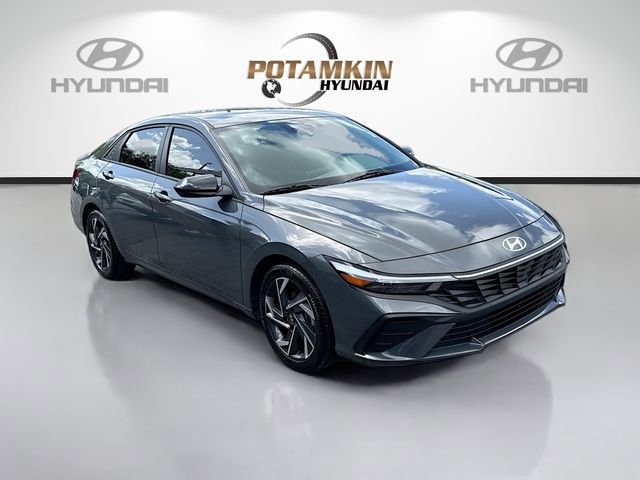 Certified 2025 Hyundai Elantra Sport FWD image 3