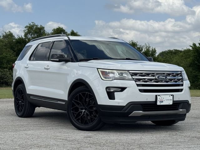 Used 2018 Ford Explorer XLT w/ Equipment Group 202A FWD image 2