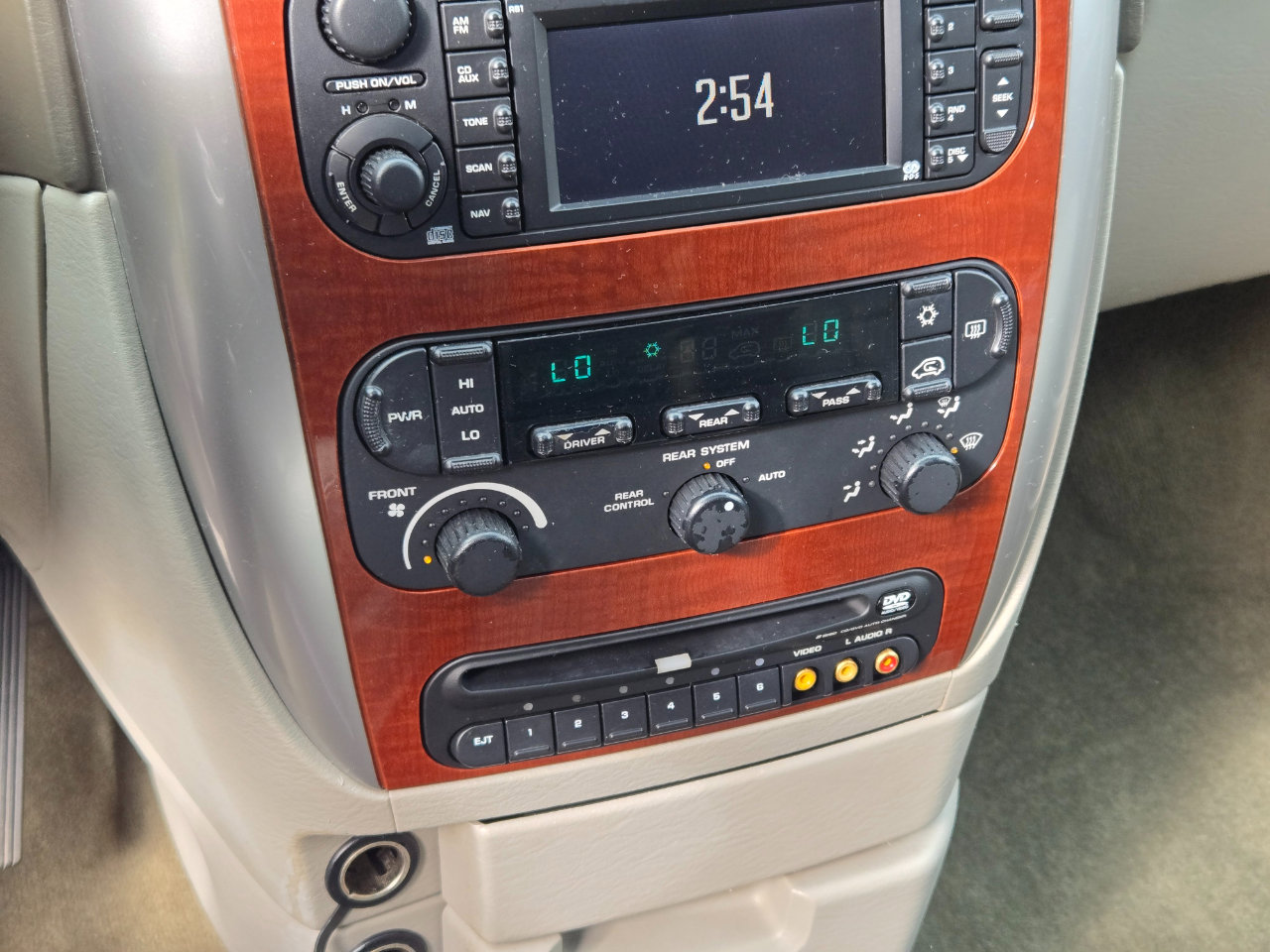 Used 2007 Chrysler Town & Country Limited image 20