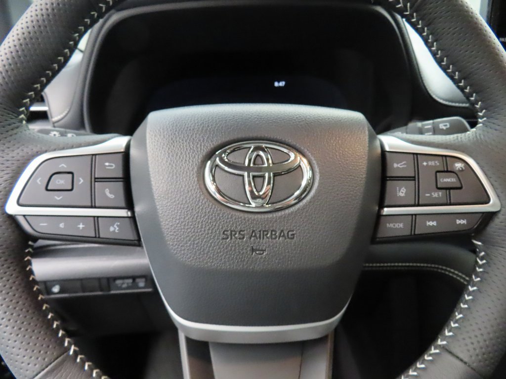 Used 2025 Toyota Sienna XSE image 43
