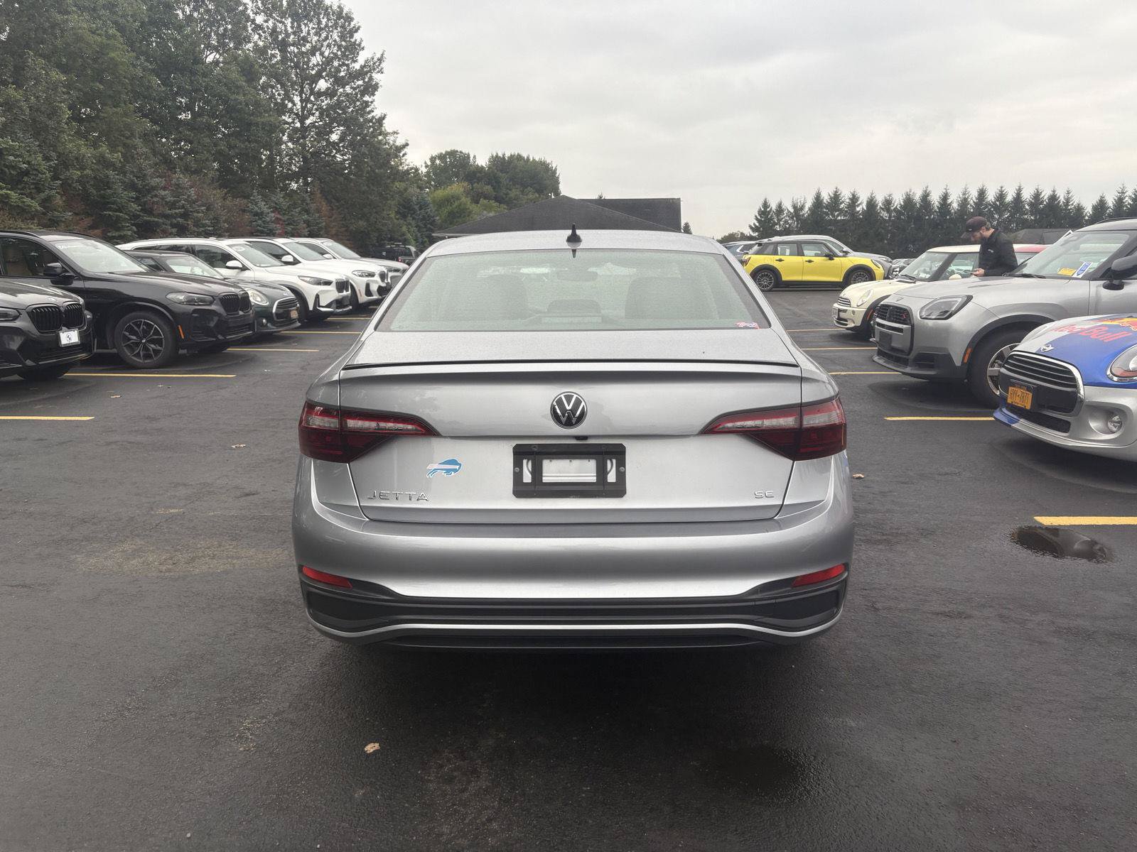 Used 2024 Volkswagen Jetta SE w/ Panoramic Sunroof Package FWD image 6