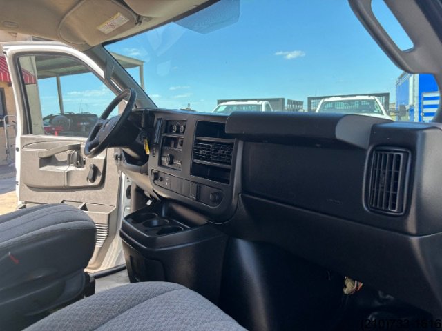 Used 2016 GMC Savana 3500 image 28