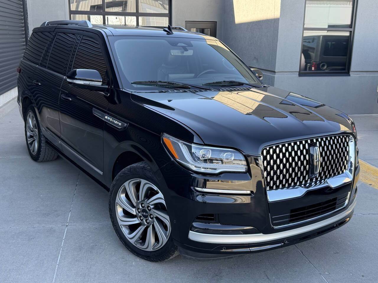 Used 2022 Lincoln Navigator Reserve AWD/4WD image 6