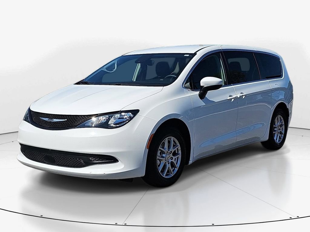 Used 2023 Chrysler Voyager LX image 10