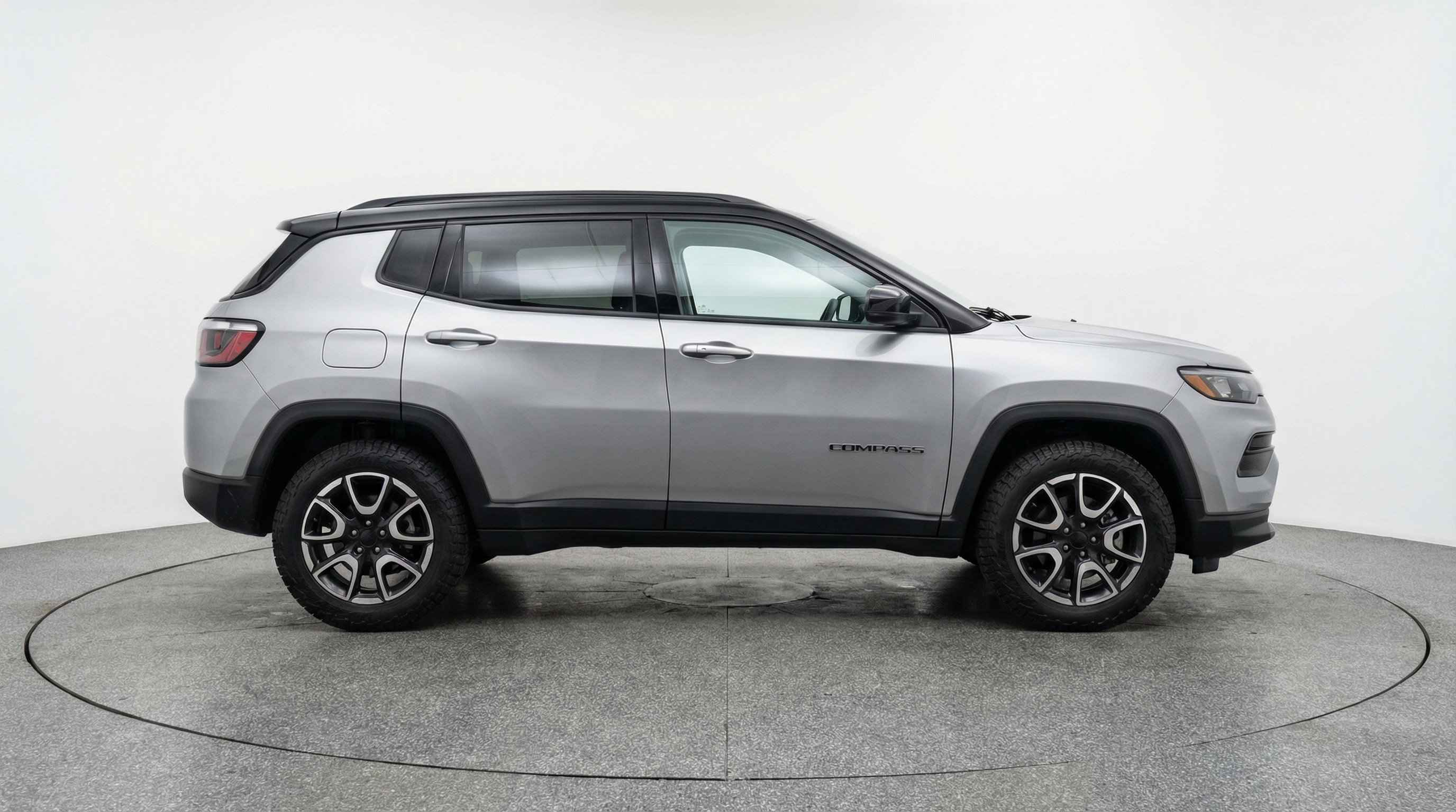 Used 2025 Jeep Compass Trailhawk image 11