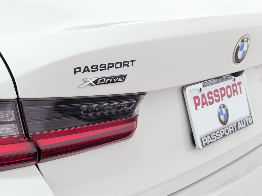 Used 2025 BMW 330i xDrive Sedan w/ M Sport Package AWD/4WD image 11