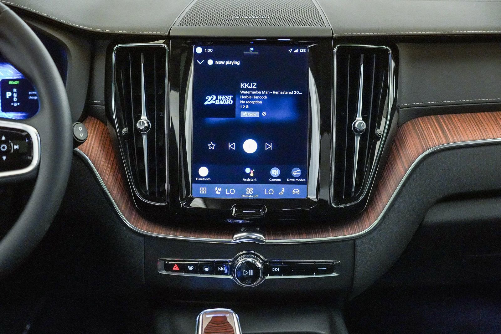 Certified 2023 Volvo XC60 T8 Ultimate w/ Protection Package Premier AWD/4WD image 14