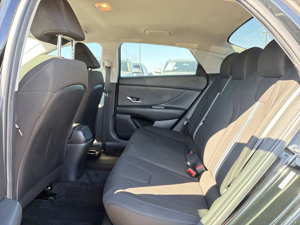 Used 2023 Hyundai Elantra SEL image 14