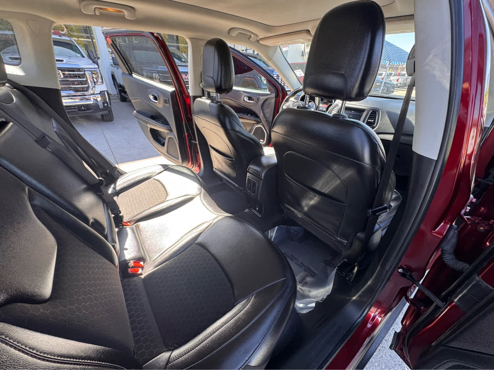 Used 2021 Jeep Compass Latitude w/ Sun and Sound Group FWD image 12