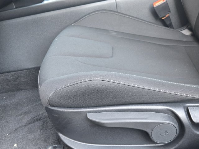 Certified 2025 Hyundai Elantra SEL FWD image 17