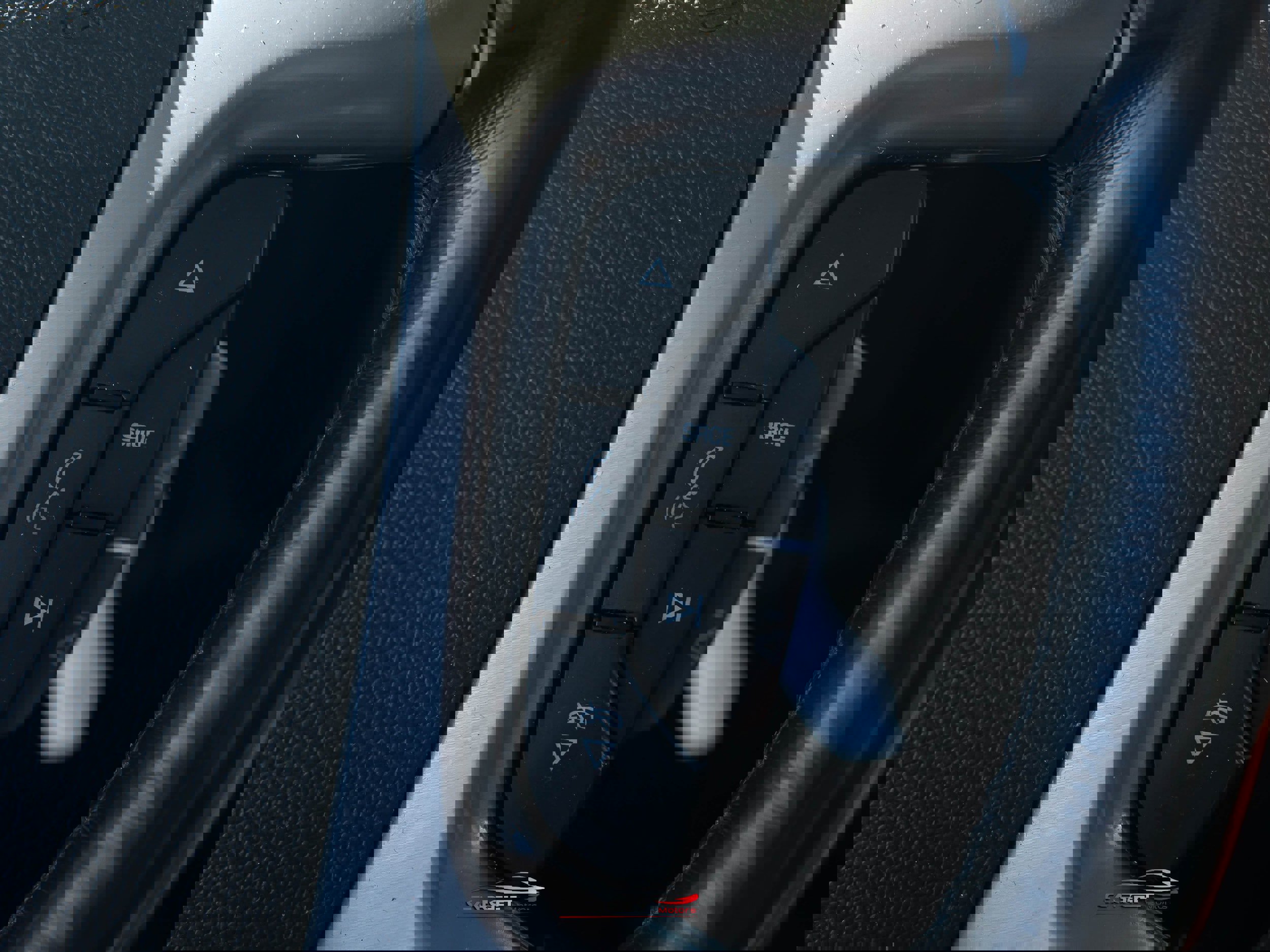 Used 2013 Chevrolet Avalanche LTZ image 25