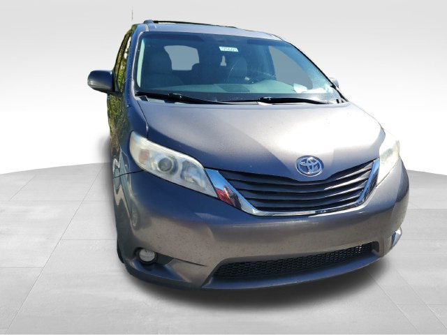 Used 2011 Toyota Sienna XLE FWD image 2