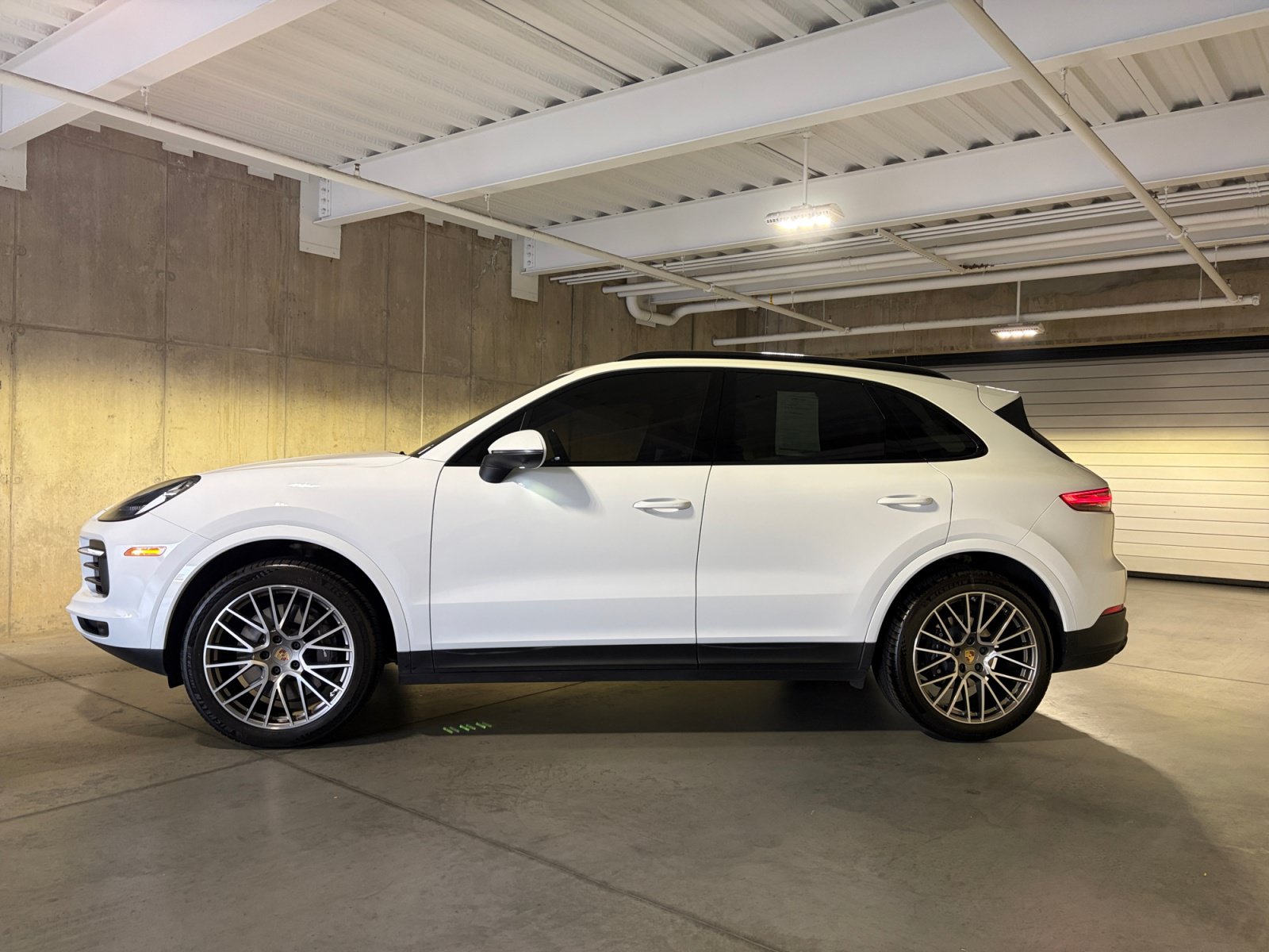 Certified 2023 Porsche Cayenne Platinum Edition AWD/4WD image 2