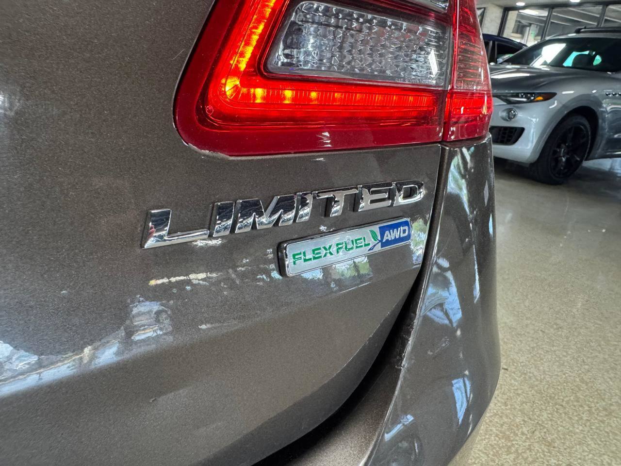 Used 2015 Ford Taurus Limited w/ Equipment Group 301A AWD/4WD image 30