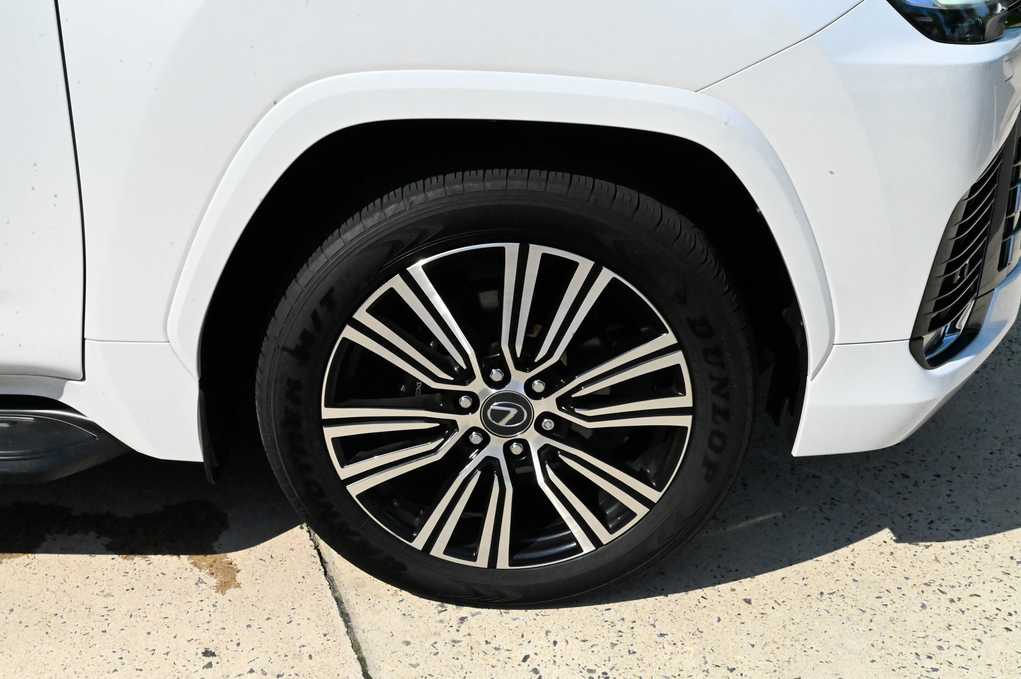 Used 2025 Lexus LX 600 4WD w/ Accessory Package (2T) image 12