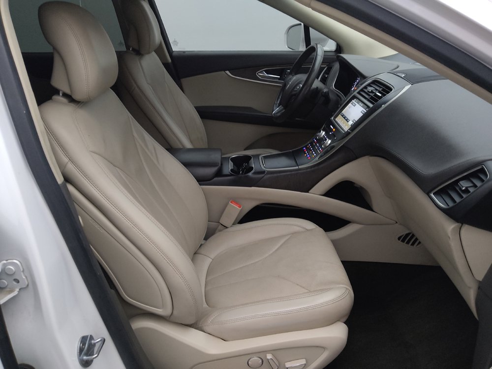 Used 2017 Lincoln MKX Reserve w/ Driver Assistance Package FWD image 21
