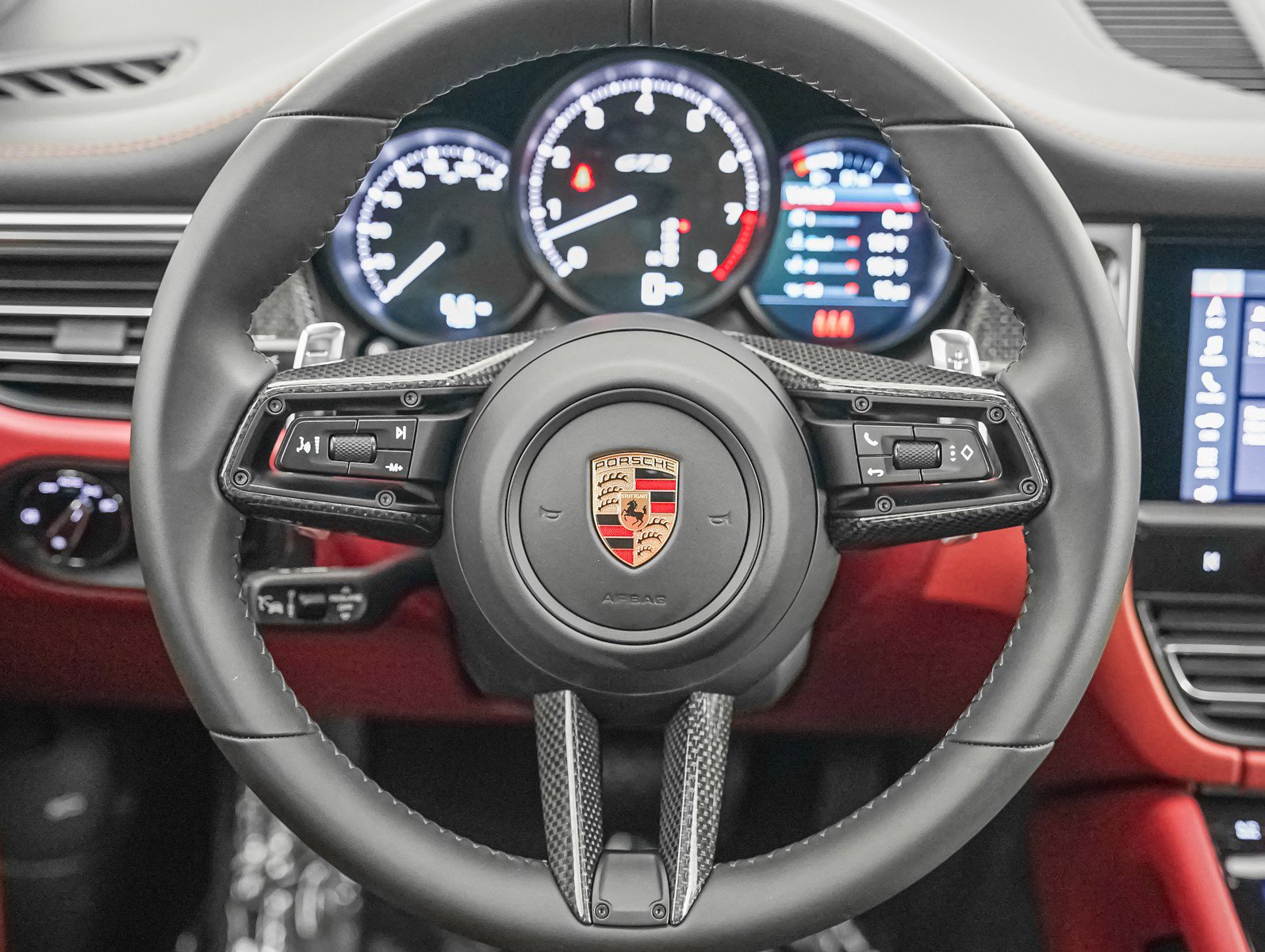 Certified 2025 Porsche Macan GTS image 17
