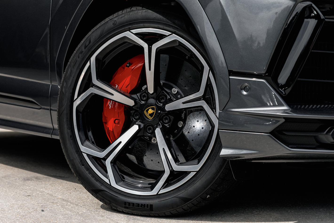 Used 2024 Lamborghini Urus S image 2