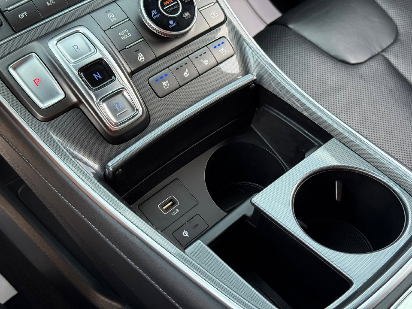 Used 2021 Hyundai Santa Fe Calligraphy image 32