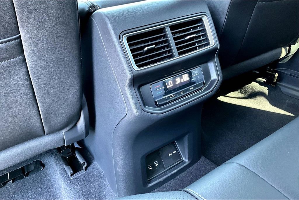 New 2026 Volkswagen Atlas SE image 9