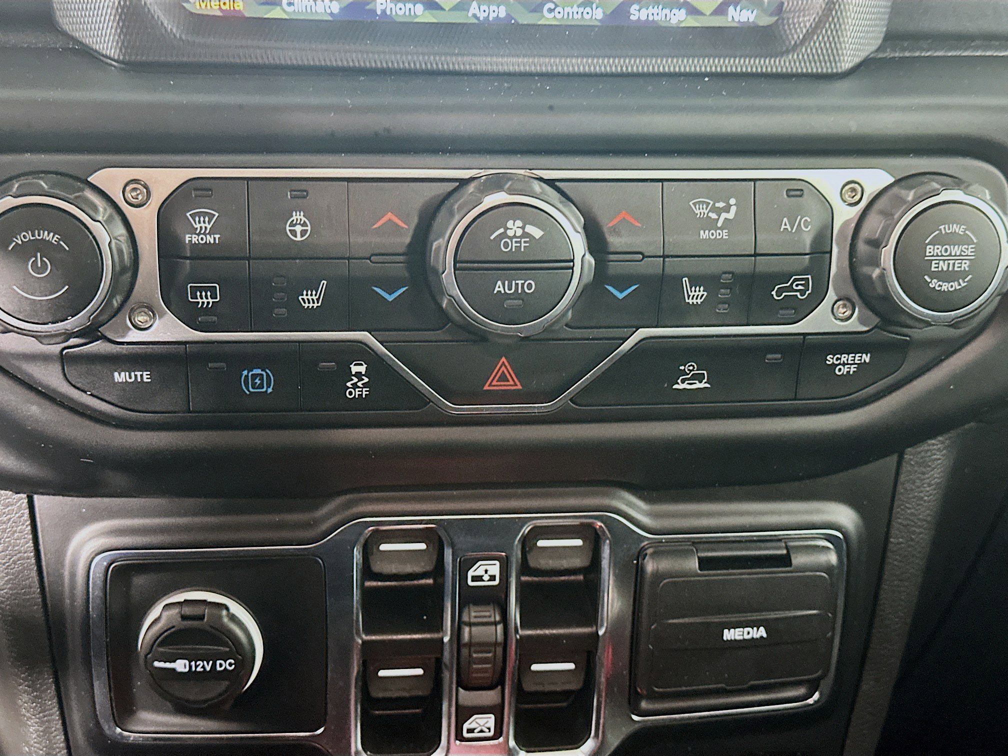 Used 2023 Jeep Wrangler Sahara w/ Cold Weather Group image 23