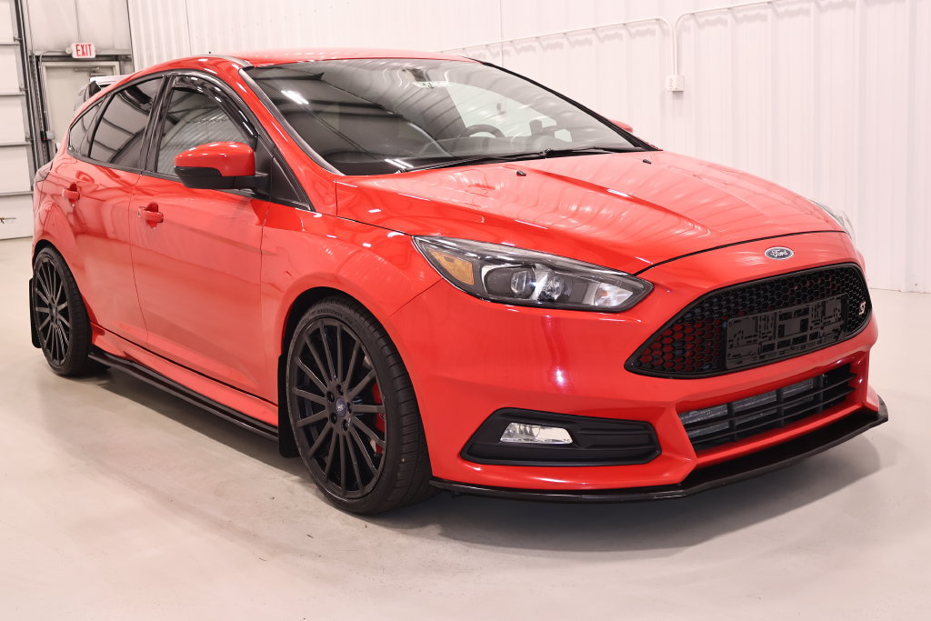 Used 2015 Ford Focus ST w/ Equipment Group 401A FWD image 2