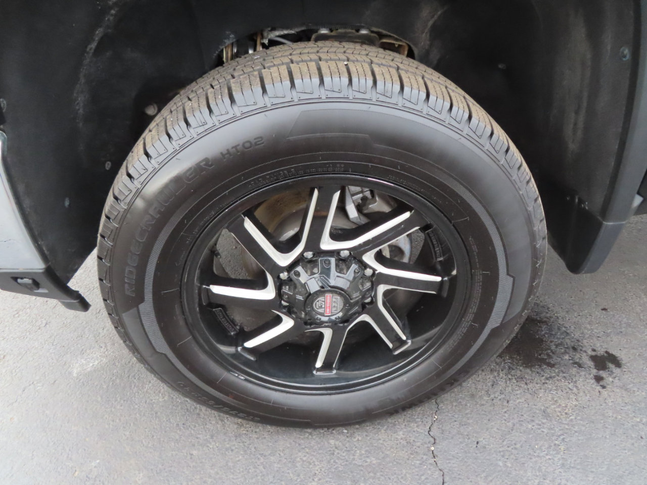 Used 2024 Chevrolet Silverado 3500 LT w/ Safety Package image 11