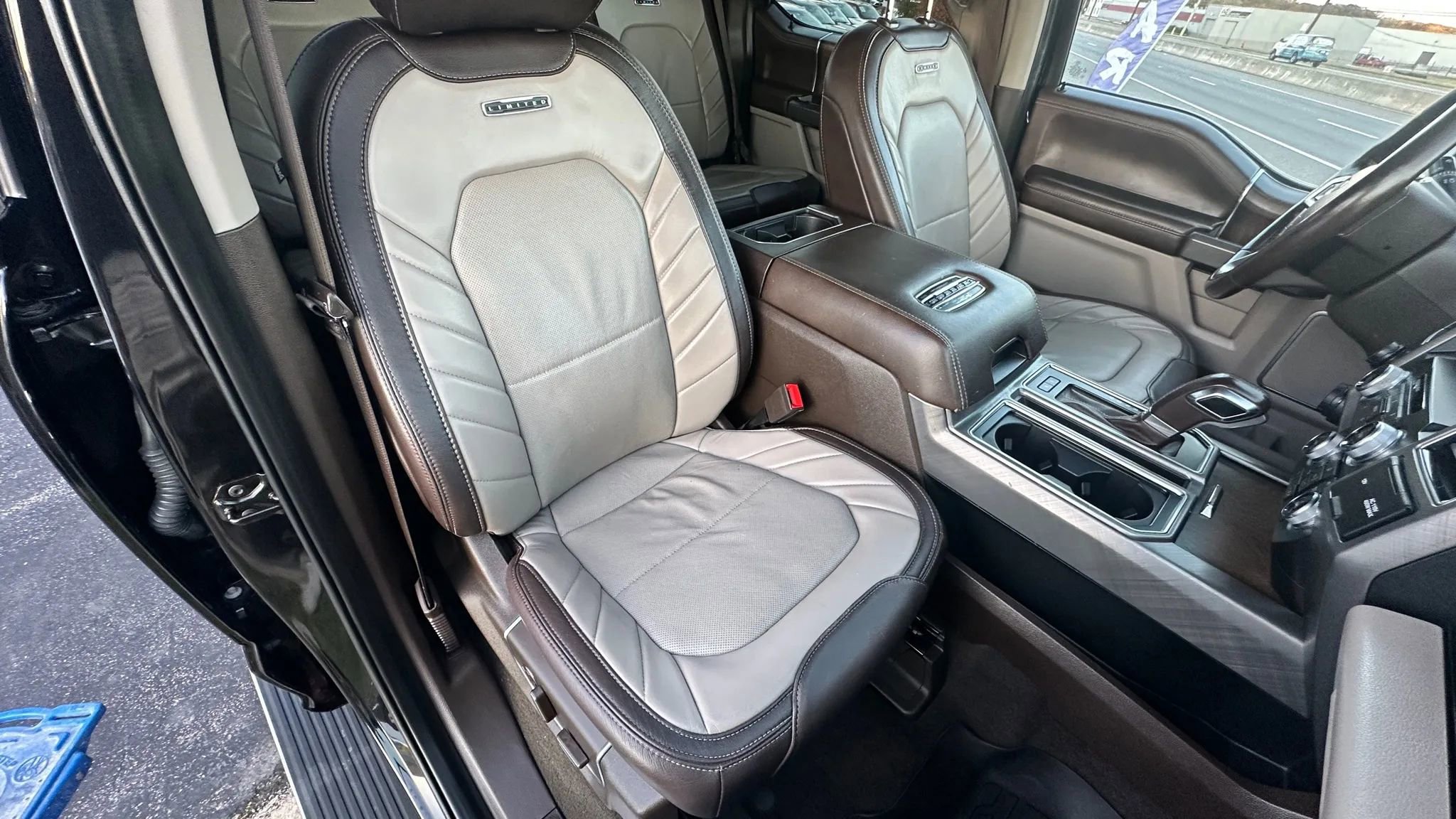 Used 2019 Ford F150 Limited w/ Trailer Tow Package image 26