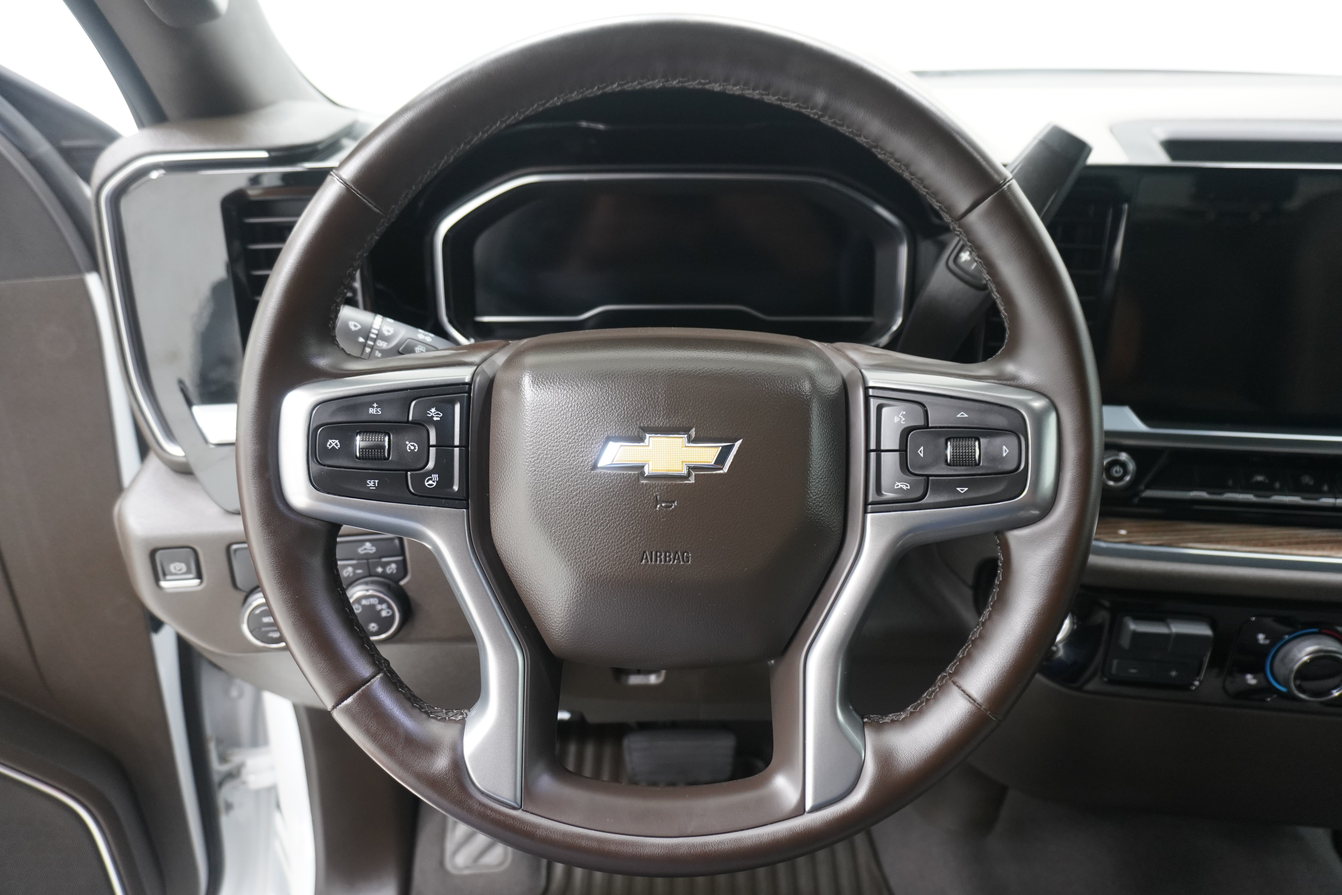 Used 2023 Chevrolet Silverado 1500 LT RWD image 15