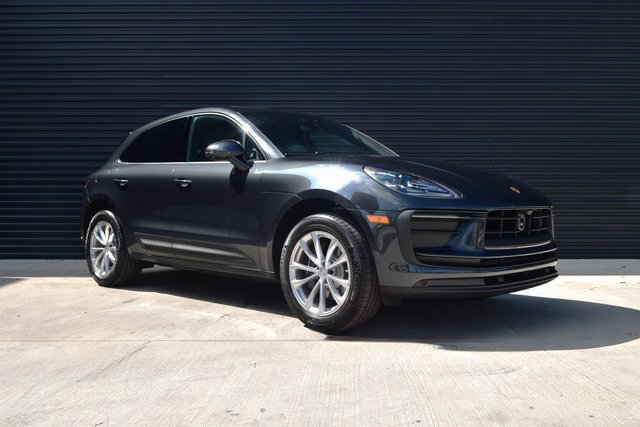 Certified 2025 Porsche Macan image 9