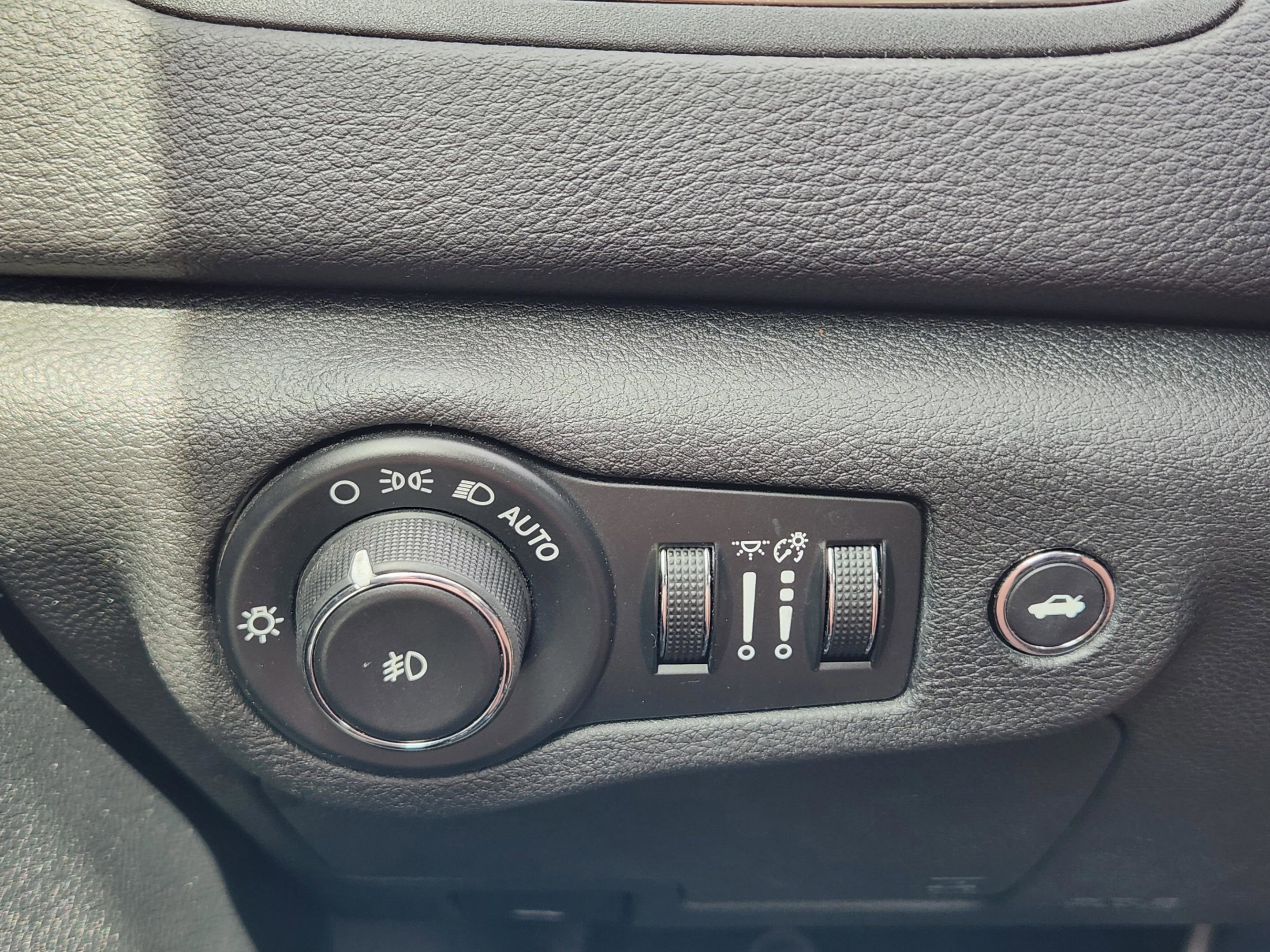 Used 2016 Chrysler 200 C w/ Premium Group image 18