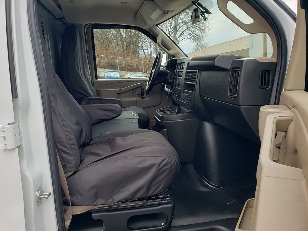 Used 2023 Chevrolet Express 3500 w/ Driver Convenience Package image 9