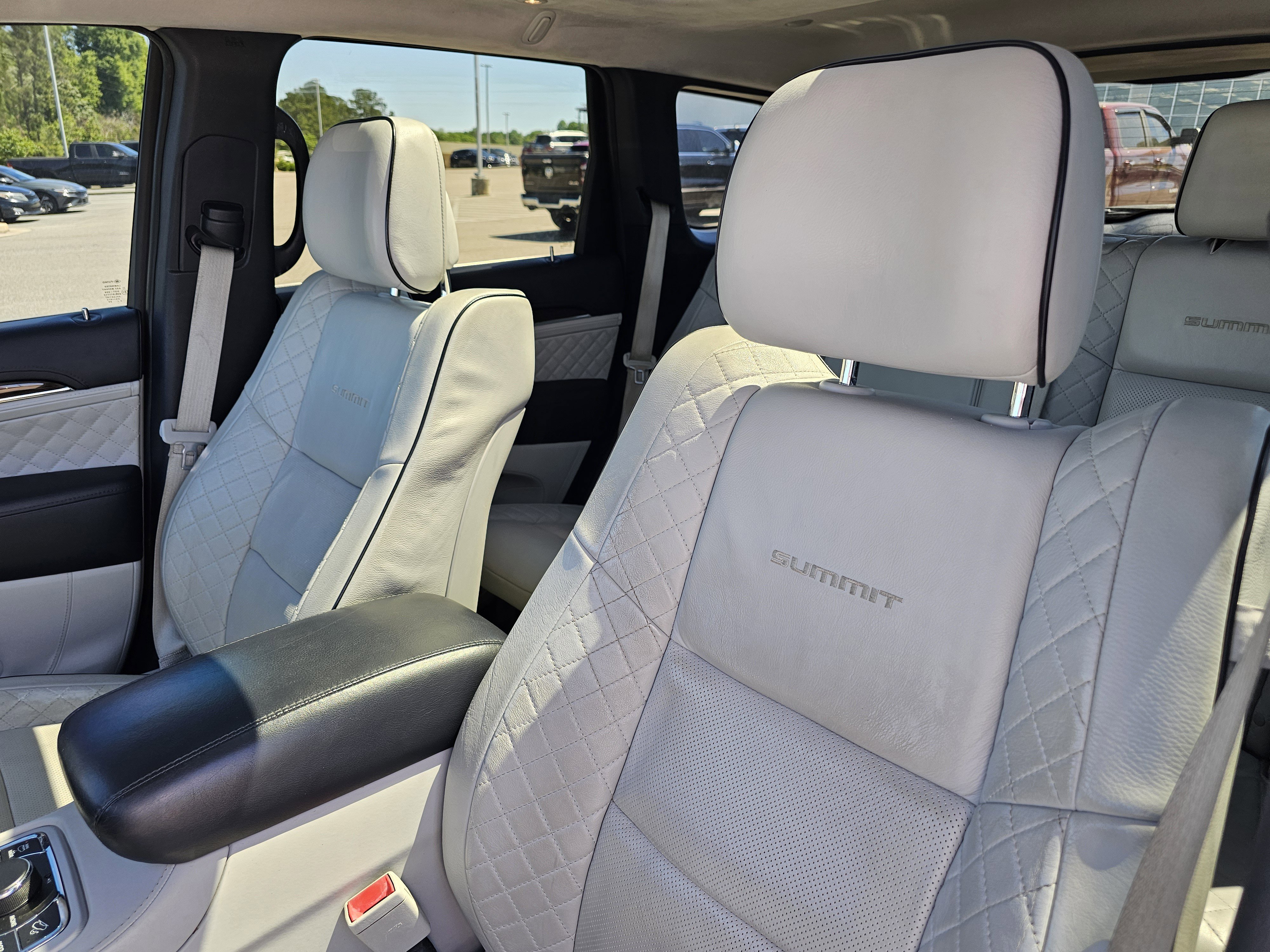 Used 2019 Jeep Grand Cherokee Summit AWD/4WD image 19