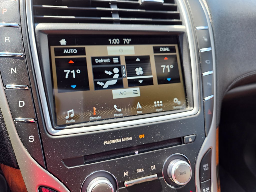 Used 2016 Lincoln MKX Reserve w/ Luxury Package FWD image 26