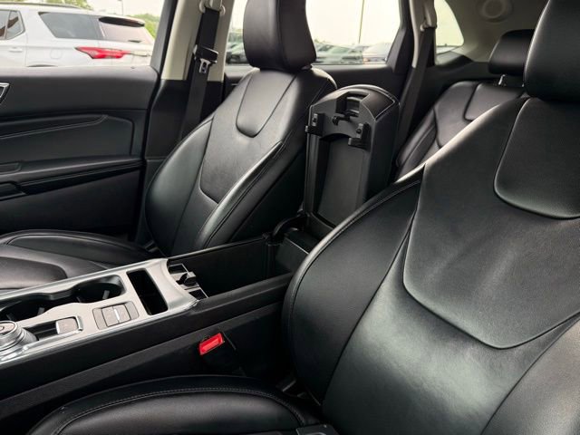Used 2022 Ford Edge Titanium AWD/4WD image 27