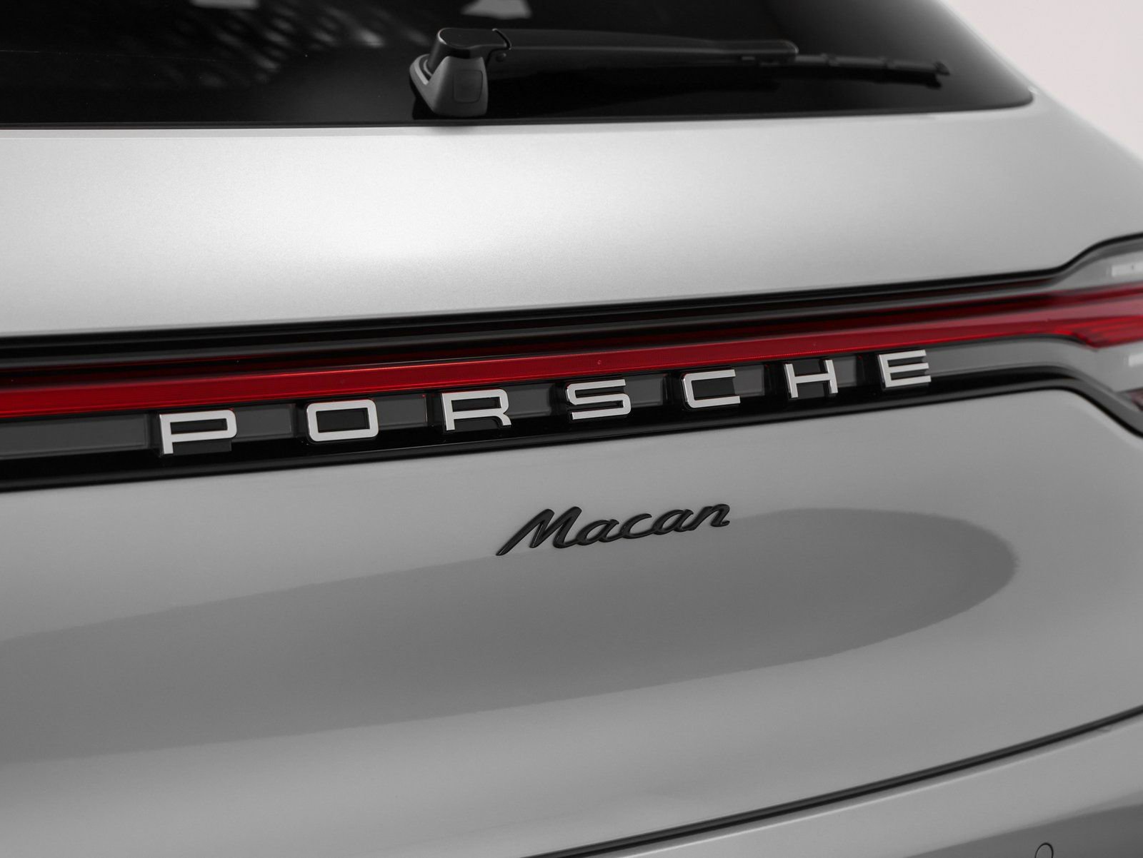 Certified 2025 Porsche Macan image 18