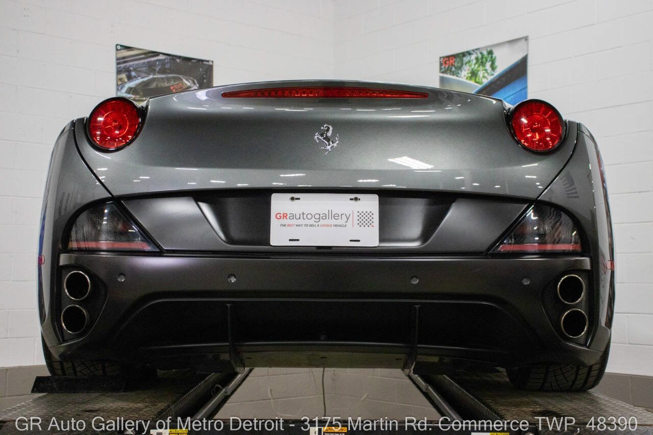 Used 2010 Ferrari California RWD image 21