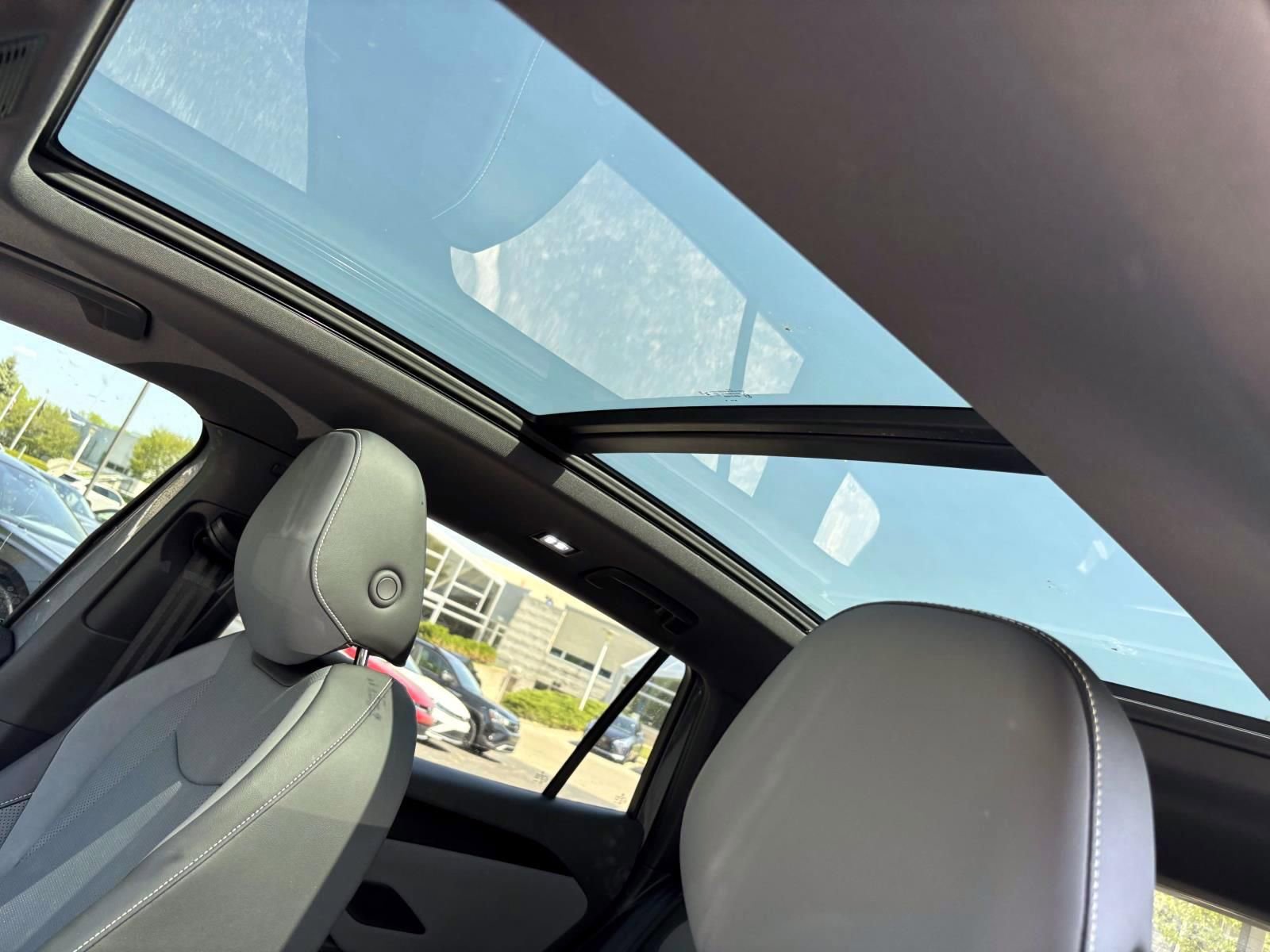 Used 2025 Volkswagen Tiguan SE R-Line AWD/4WD image 25