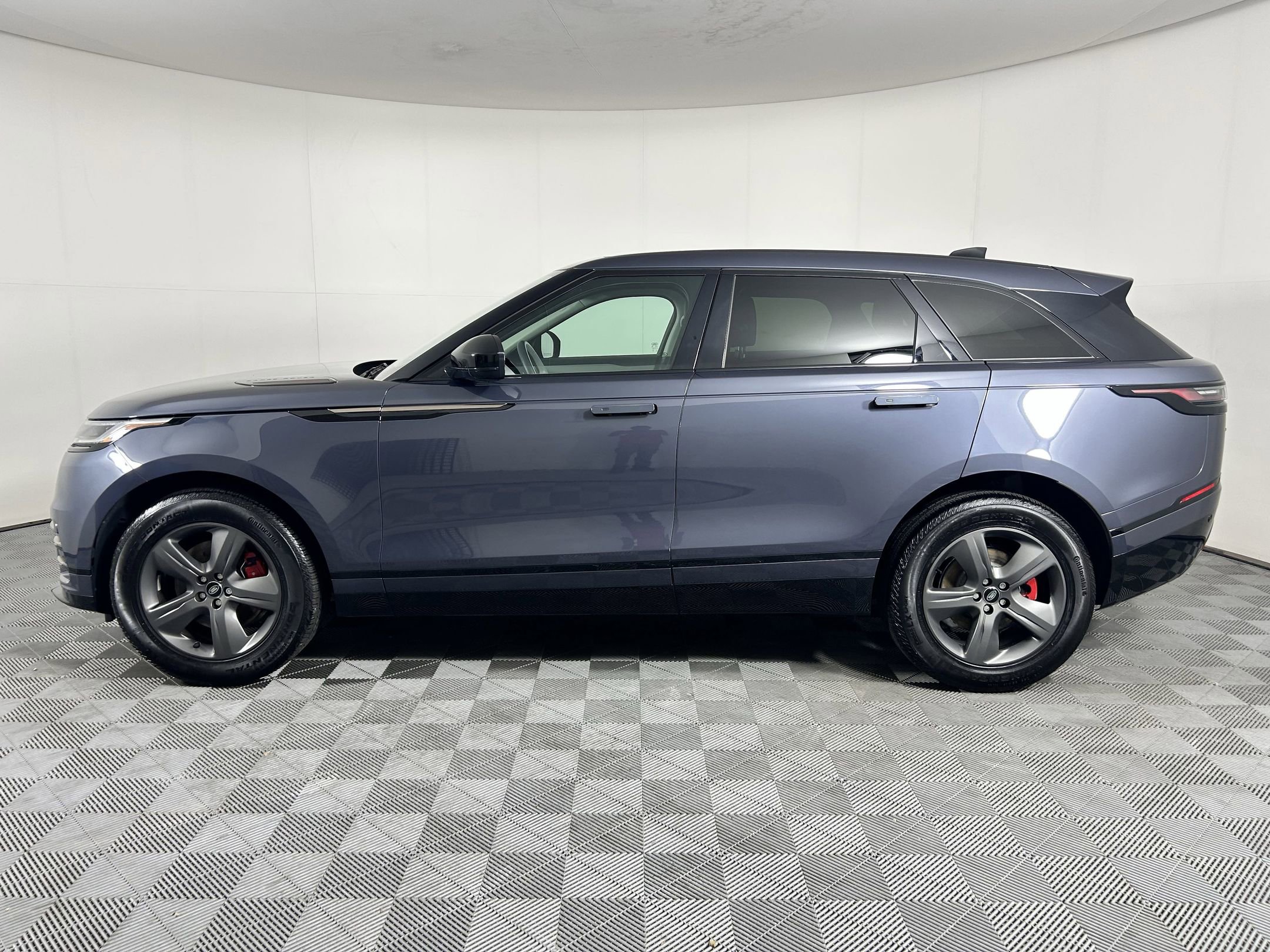 Used 2025 Land Rover Range Rover Velar Dynamic SE image 2