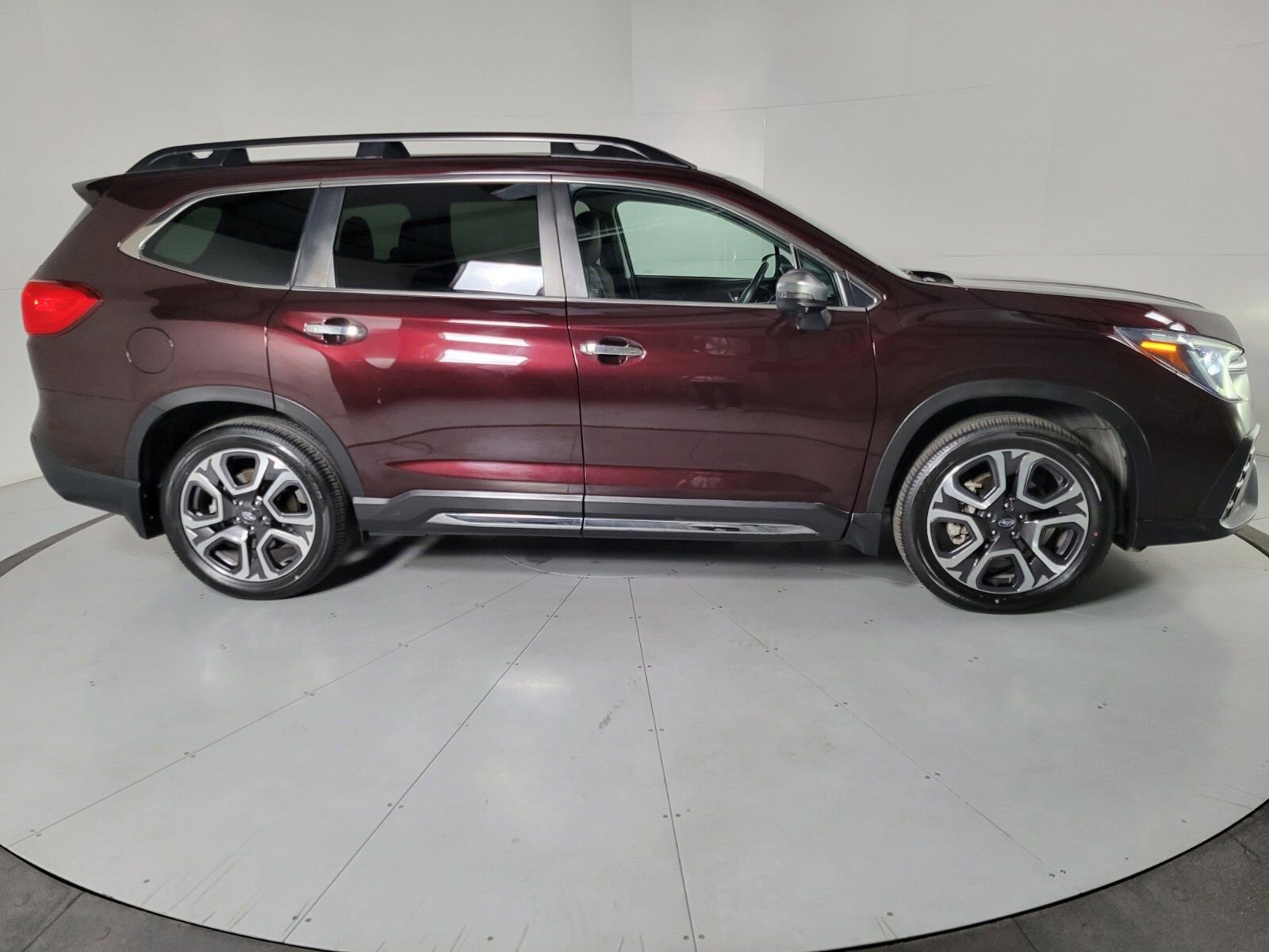 Used 2023 Subaru Ascent Touring image 3