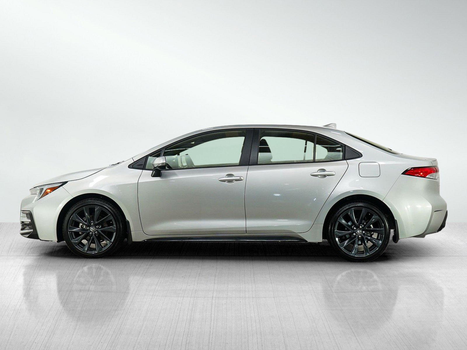 Used 2024 Toyota Corolla SE image 2