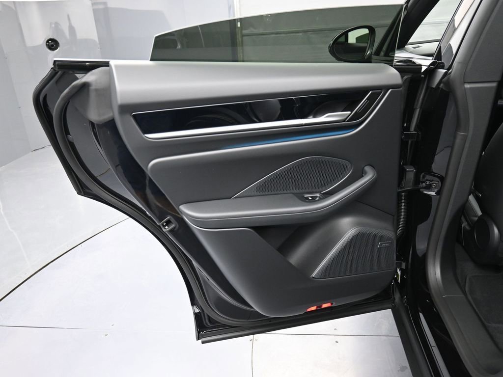 New 2026 Porsche Macan 4S Electric AWD/4WD image 23