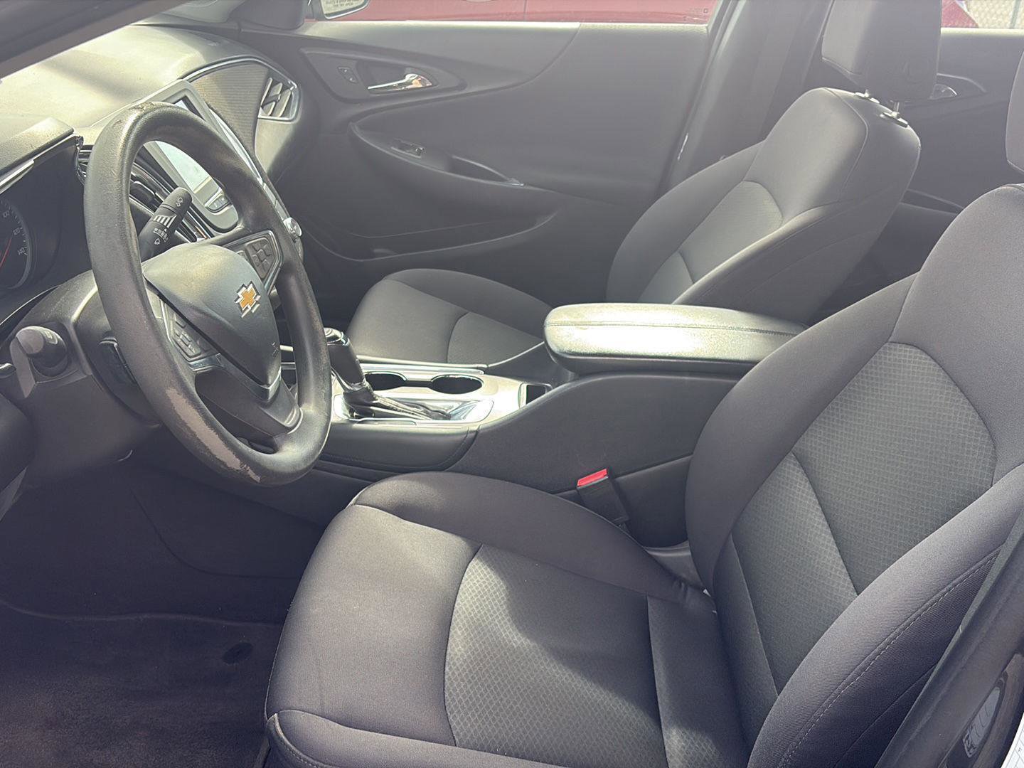 Used 2017 Chevrolet Malibu LT FWD image 7