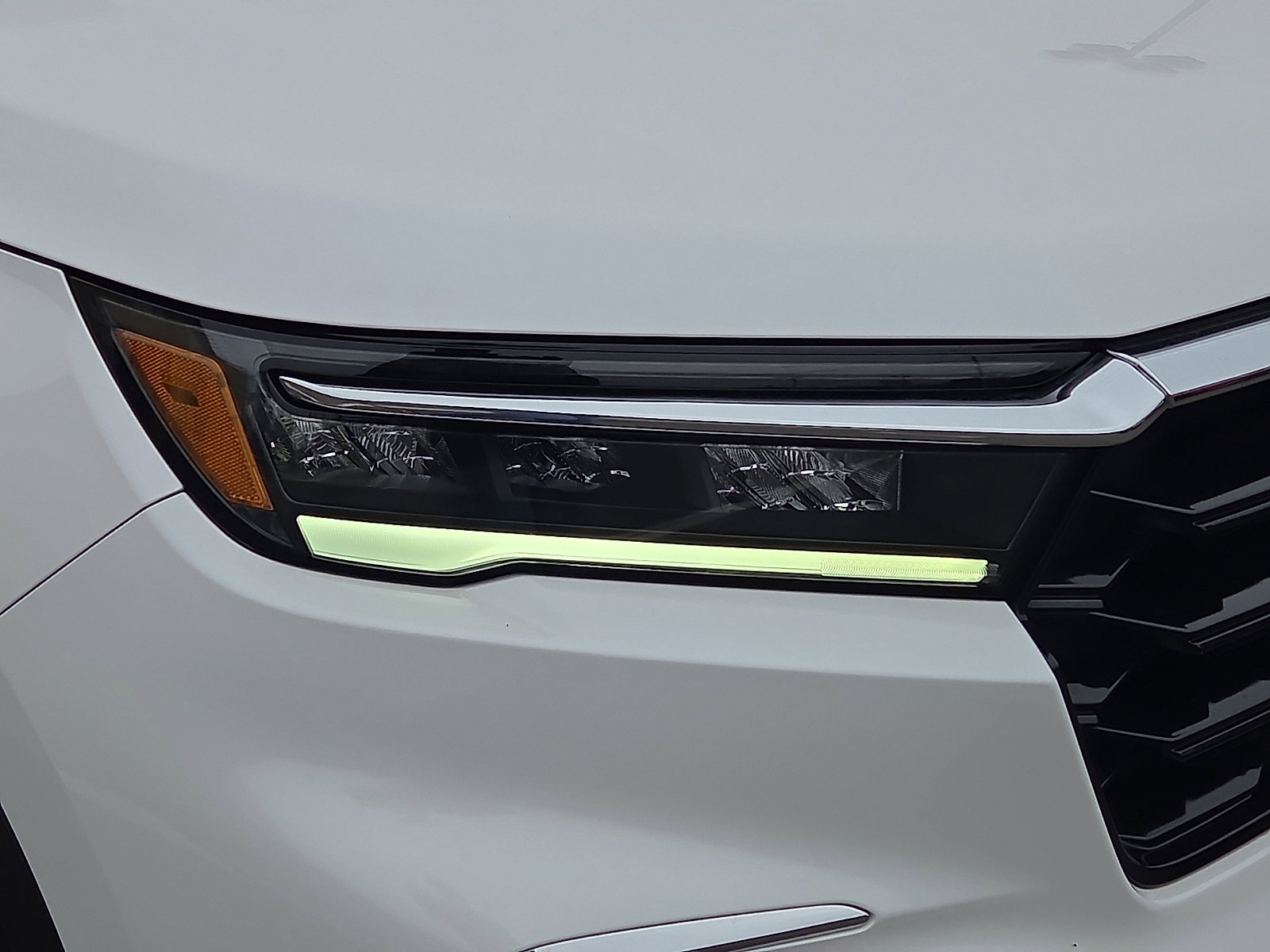 Used 2025 Honda Pilot Elite image 9