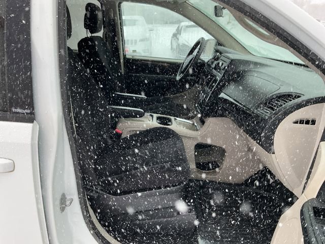 Used 2014 Dodge Grand Caravan SXT image 27