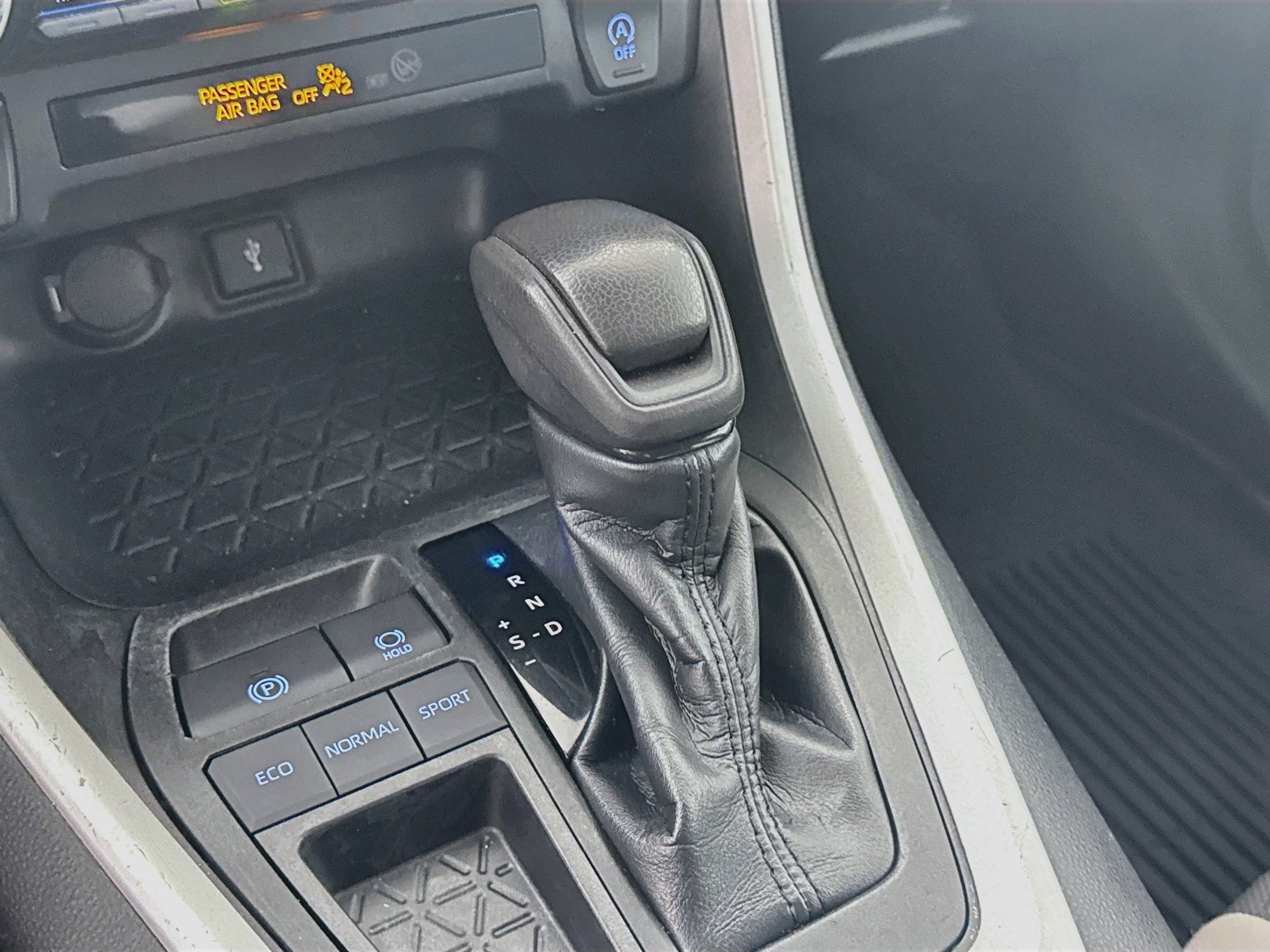 Used 2022 Toyota RAV4 XLE FWD image 15