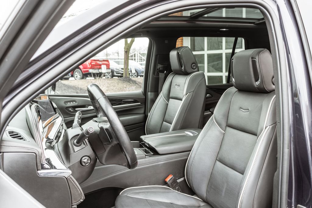 Used 2022 Cadillac Escalade Sport w/ Touring Package image 6