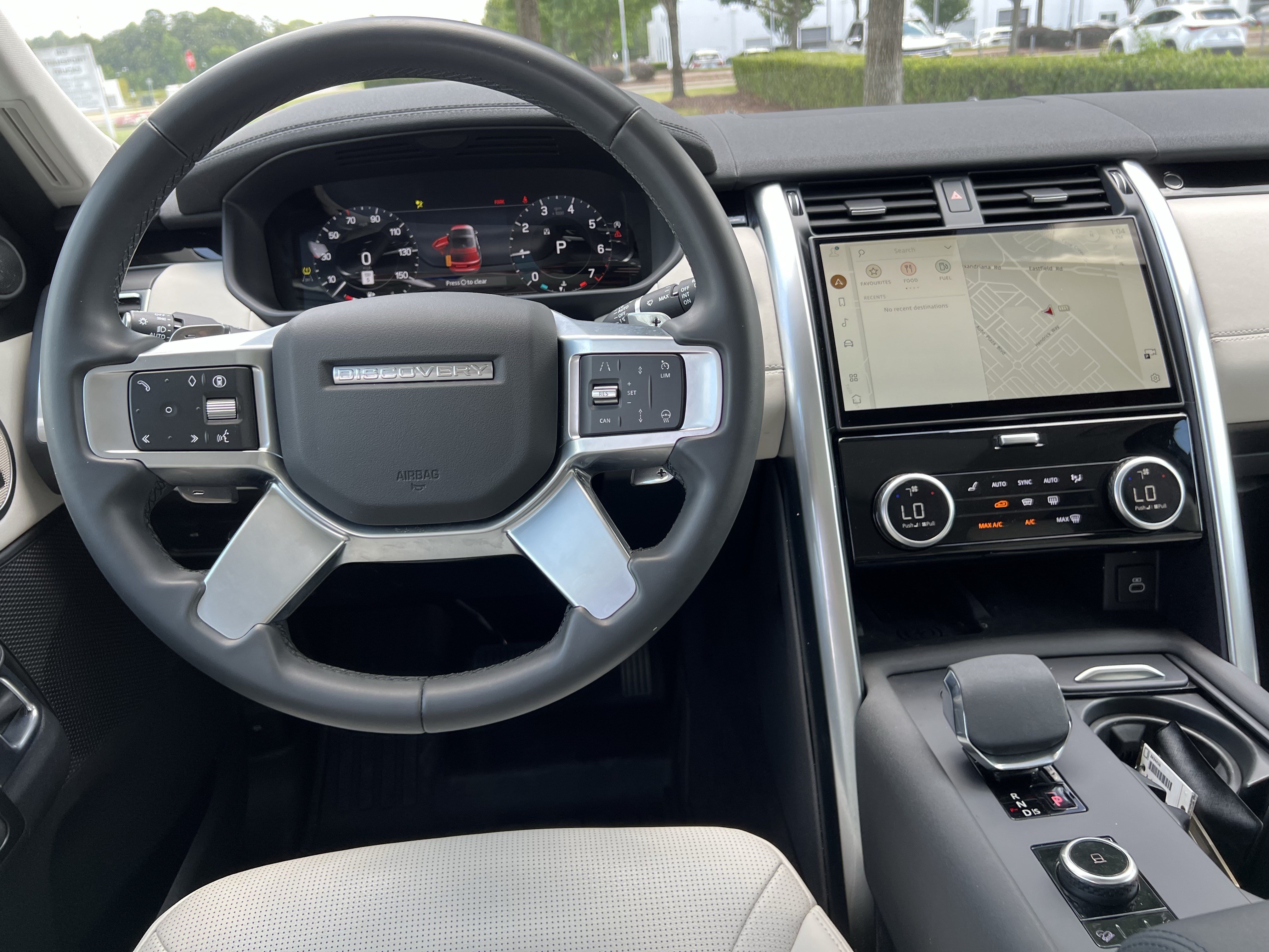 Used 2024 Land Rover Discovery S AWD/4WD image 30