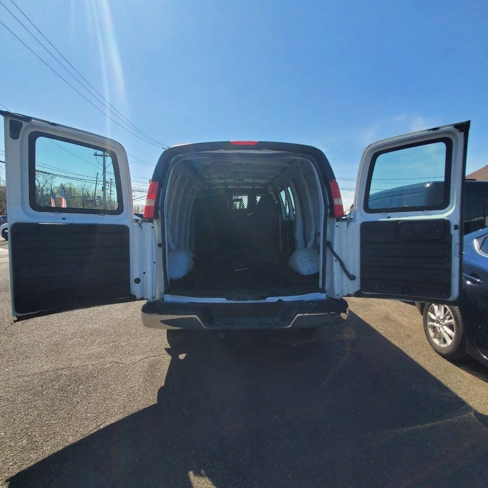 Used 2015 GMC Savana 2500 image 19